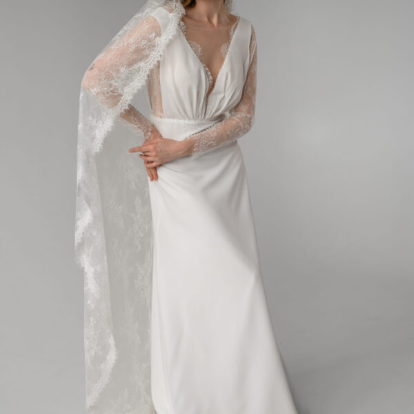 Marianne mantilla veil